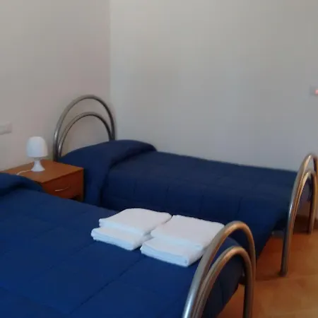 فندق مبيت وإفطار Red Rose 4*