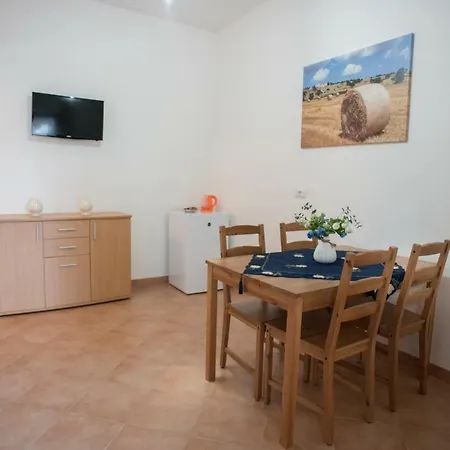 Bed & Breakfast Red Rose 3*